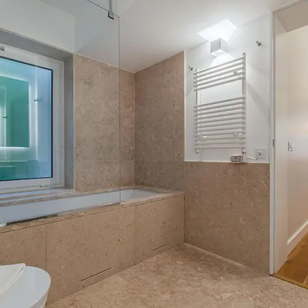 Upscale & Modern 2bdr By Lovelystay Lisbona