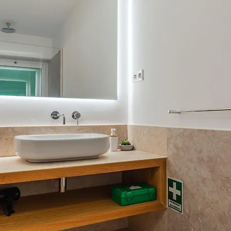 Upscale & Modern 2bdr By Lovelystay *