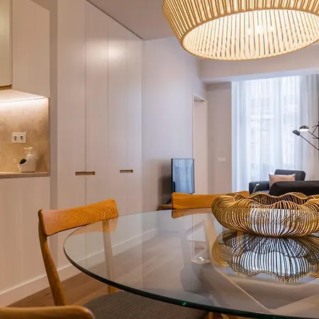 Upscale & Modern 2bdr Lejlighed *