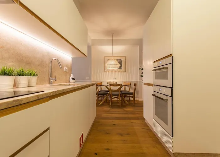 Upscale & Modern 2bdr