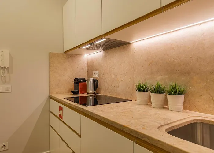 Apartment Upscale & Modern 2bdr *