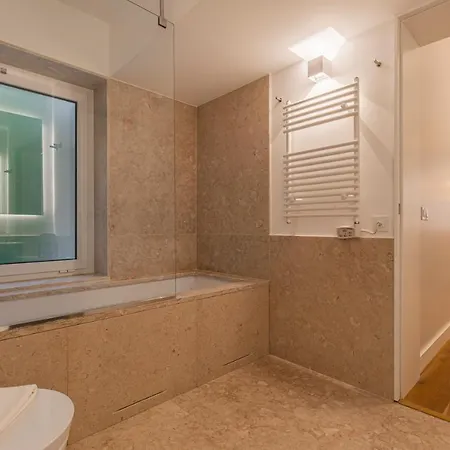 Upscale & Modern 2bdr Lisbon