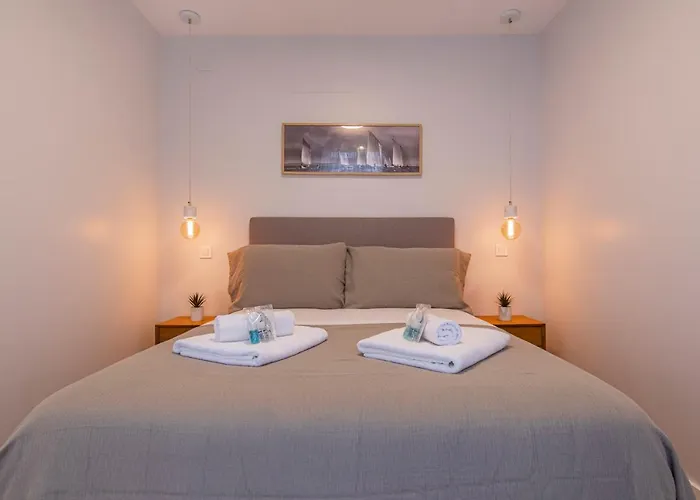 Upscale & Modern 2bdr *