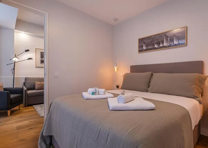 Upscale & Modern 2bdr Apartman *